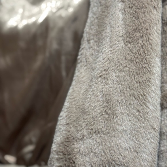 Cozy Alo yoga hooded  Faux Fur Jacket - Picture 6 of 9